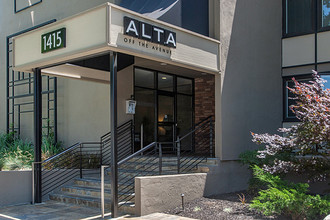 Alta off the Avenue in Burlingame, CA - Foto de edificio - Building Photo