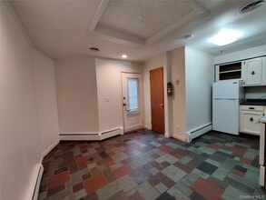 81 Vineyard Ave in Highland, NY - Building Photo - Building Photo