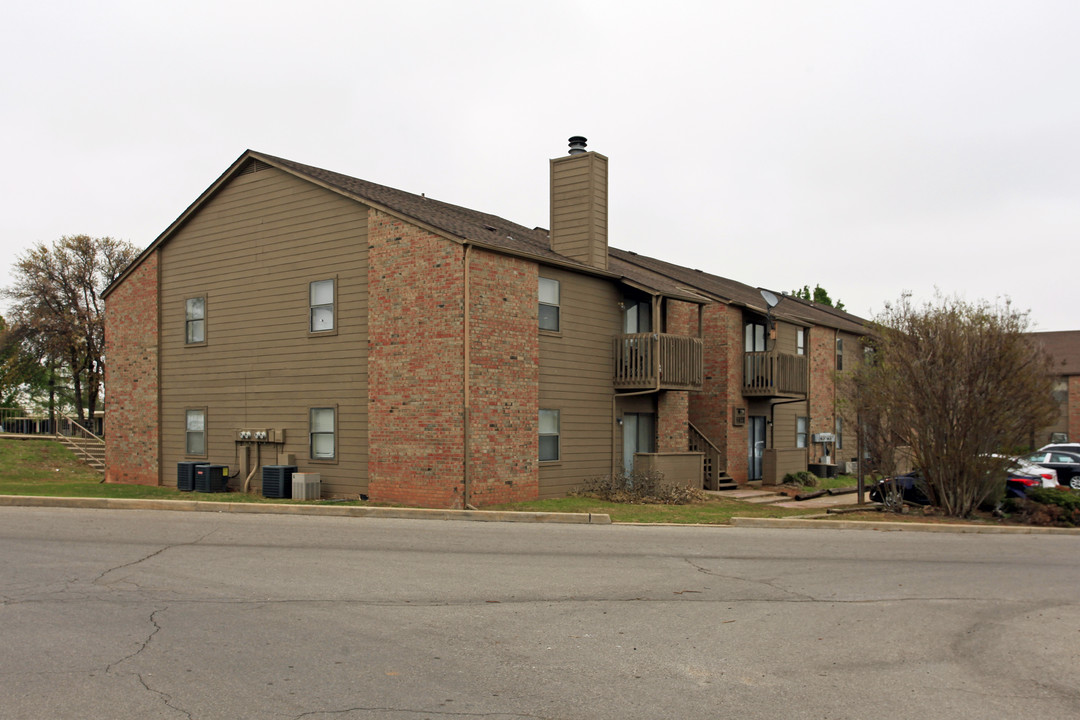 Apple Valley Apartments in Harrah, OK - Building Photo