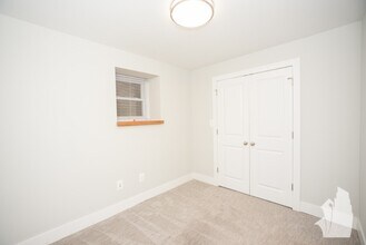 2326 N Southport Ave, Unit G in Chicago, IL - Building Photo - Building Photo