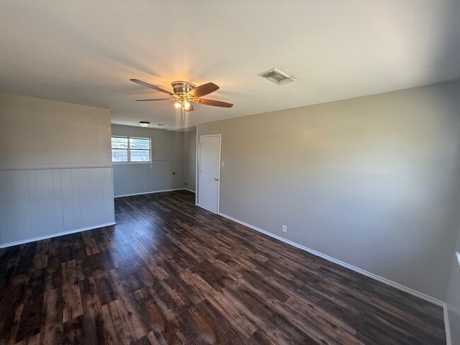 1228 Darby Ave in Pampa, TX - Foto de edificio - Building Photo