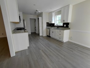 211 Crakston Ct in Bonaire, GA - Foto de edificio - Building Photo