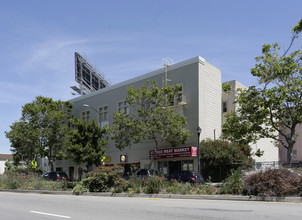 San Pablo Apartments in Emeryville, CA - Foto de edificio - Building Photo