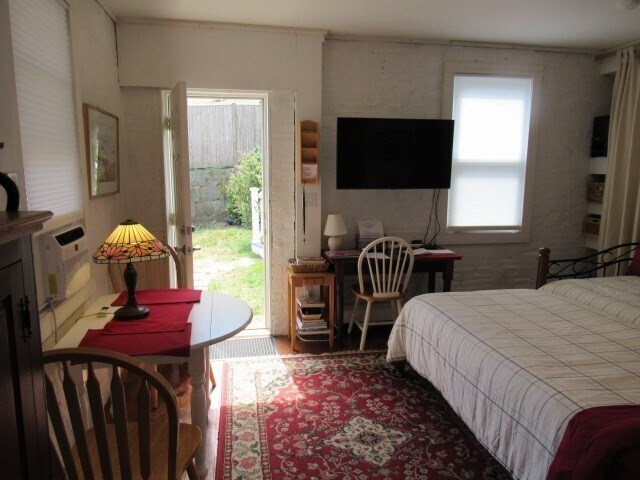 47 Granite St in Rockport, MA - Building Photo