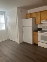6806 Thomas Cir, Unit B in Tampa, FL - Foto de edificio - Building Photo