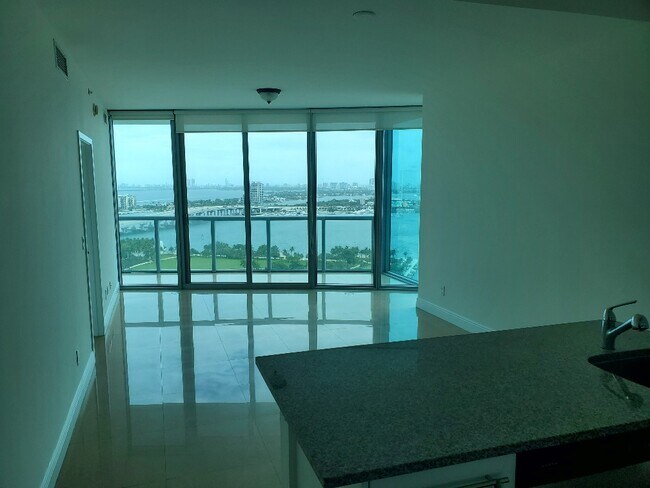 888 Biscayne Blvd, Unit 2290 in Miami, FL - Building Photo - Building Photo