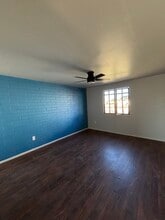 7261 W Camelback Rd in Phoenix, AZ - Foto de edificio - Building Photo