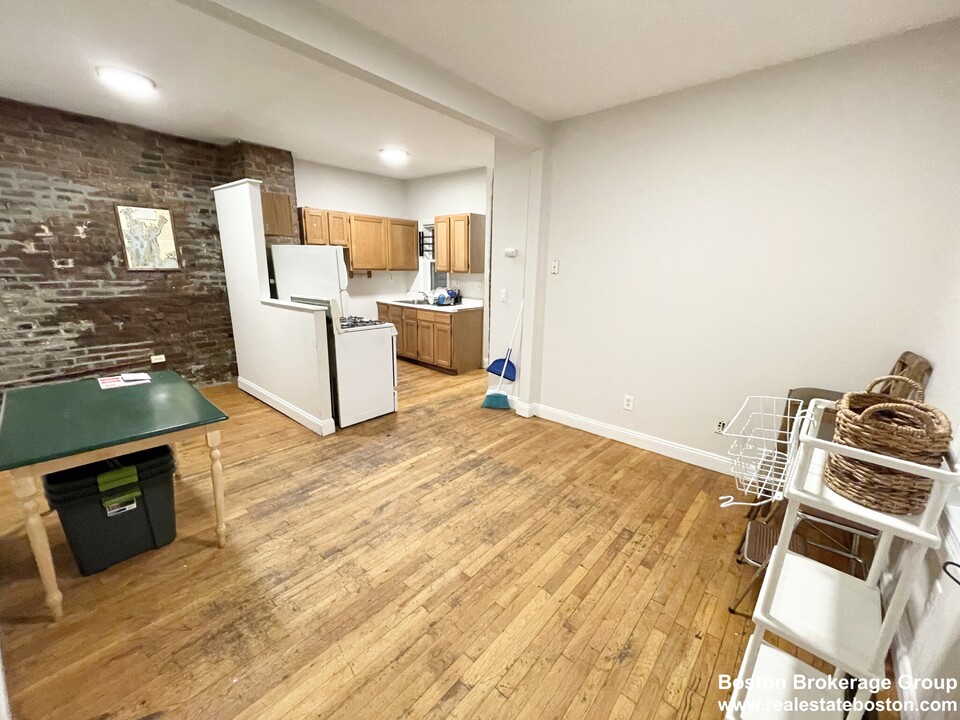 733 Parker St, Unit 2 in Boston, MA - Building Photo