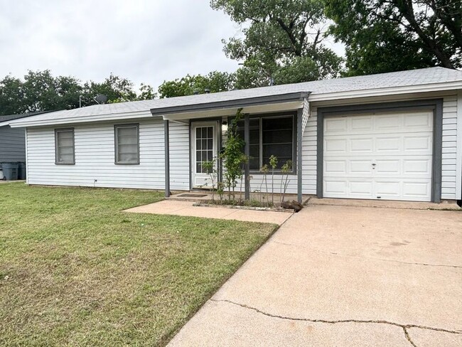 413 Freestone Dr in Euless, TX - Building Photo - Building Photo
