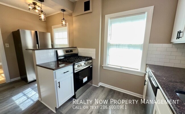 19627 Winslow Rd in Shaker Heights, OH - Foto de edificio - Building Photo