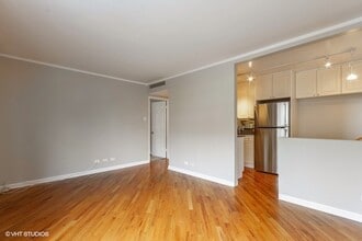 525 W Aldine Ave in Chicago, IL - Building Photo - Building Photo