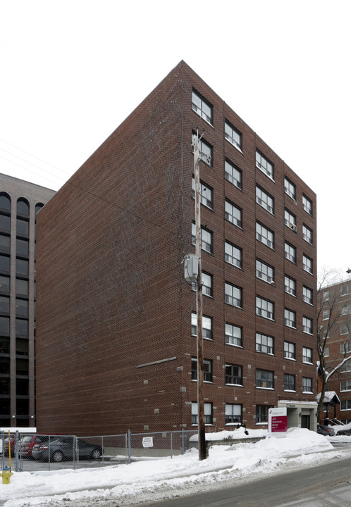 Warren Arms in Ottawa, ON - Building Photo