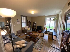 724 E Bloomington St in Iowa City, IA - Building Photo - Building Photo