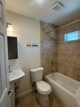 1009 E Jones St, Unit Bella Villa Apartments in Santa Maria, CA - Building Photo - Building Photo