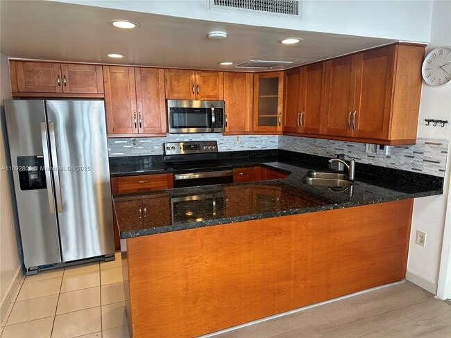 6408 Windmill Gate Rd in Miami Lakes, FL - Foto de edificio - Building Photo