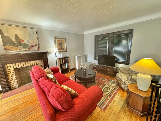 988 Nela View Rd in Cleveland Heights, OH - Building Photo - Building Photo