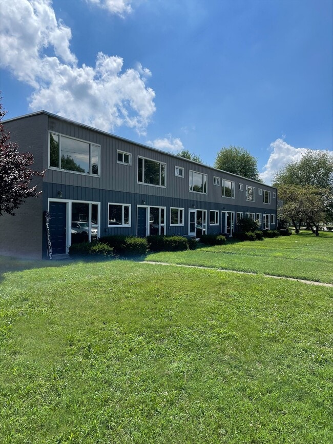 Townhomes at 28th in Columbus, IN - Building Photo - Building Photo