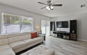 3951 42nd St N in St. Petersburg, FL - Building Photo - Building Photo