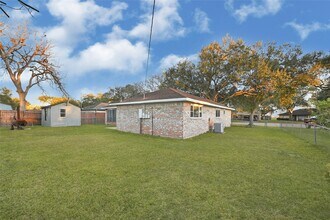 1712 Redwood Cir in Alvin, TX - Building Photo - Building Photo