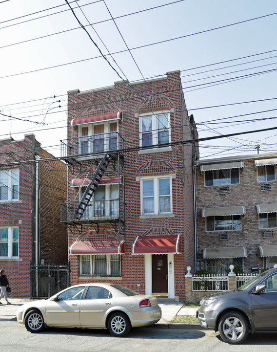 946 E 227th in Bronx, NY - Building Photo