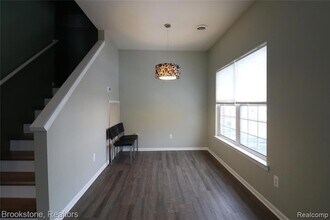 2096 Cloverly Ln, Unit 30 in Ann Arbor, MI - Foto de edificio - Building Photo