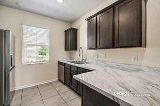 4038 Oak Mill Rd in Orange Park, FL - Foto de edificio - Building Photo