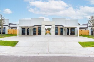 4224 Hummingbird Ave in McAllen, TX - Building Photo