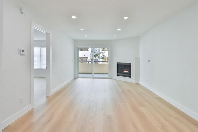 5540 Owensmouth Ave in Los Angeles, CA - Building Photo - Building Photo