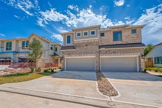 548 Longleaf Pine Dr in Montgomery, TX - Building Photo - Building Photo