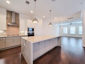 845 Fisher St in Houston, TX - Building Photo - Building Photo