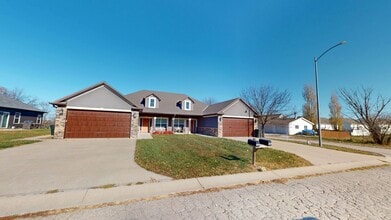 11669 Ridgeway Ct in St. Joseph, MO - Building Photo - Building Photo