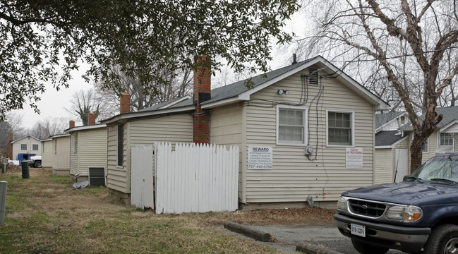 Woodland Apartments in Hampton, VA - Building Photo - Building Photo