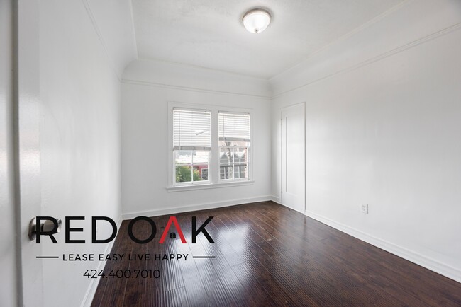 property at 716 S Berendo St