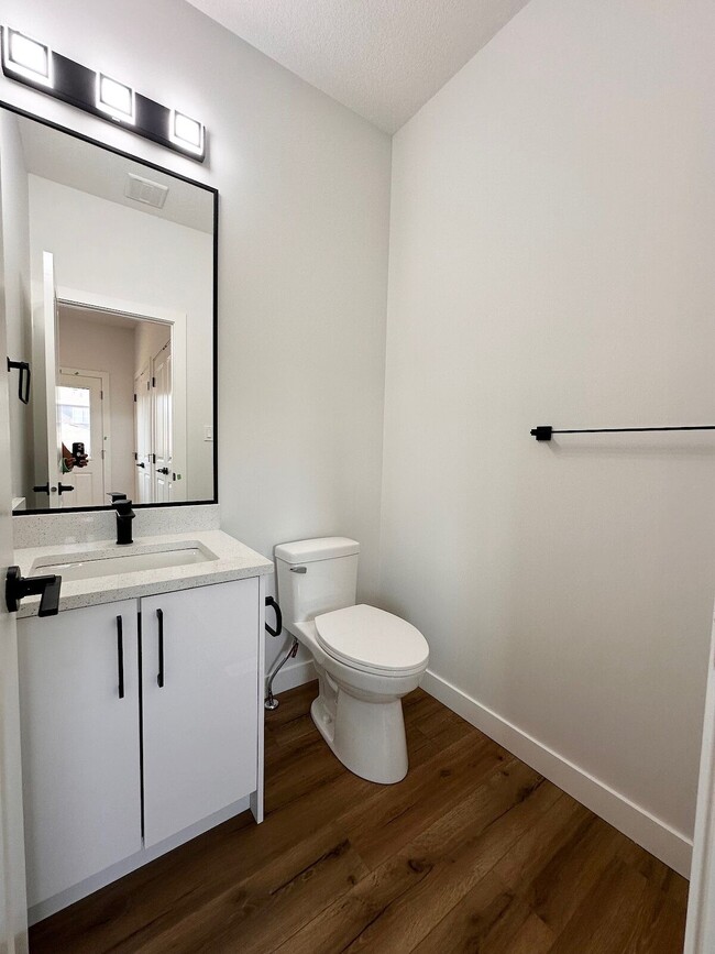 16542-16521 21 Ave SW in Edmonton, AB - Building Photo - Building Photo