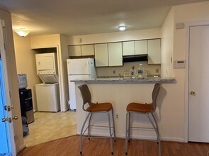 8611 Beekman Pl, Unit B in Alexandria, VA - Building Photo - Building Photo