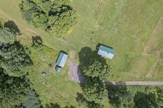 19 Schacht Ln in Gardiner, ME - Foto de edificio - Building Photo