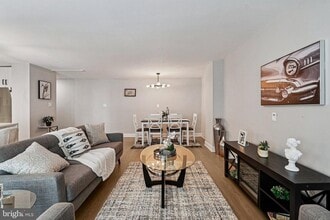 4620 N Park Ave in Chevy Chase, MD - Building Photo - Building Photo