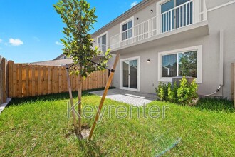 728 SE 13th St Cir in Homestead, FL - Building Photo - Building Photo