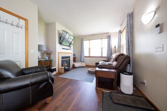 1747 Countryside Dr in Shakopee, MN - Building Photo - Building Photo
