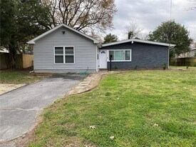 1013 Choctaw Ct in Virginia Beach, VA - Building Photo