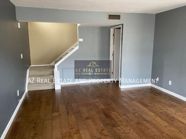 property at 1922 E Orange Dr