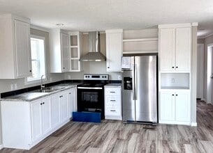 2110 US-127 in Russell Springs, KY - Building Photo - Building Photo