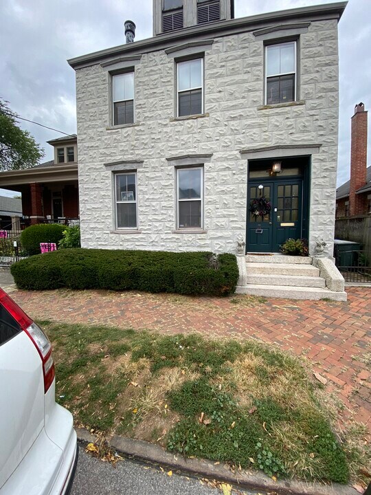 560 S 3rd St in Columbus, OH - Building Photo