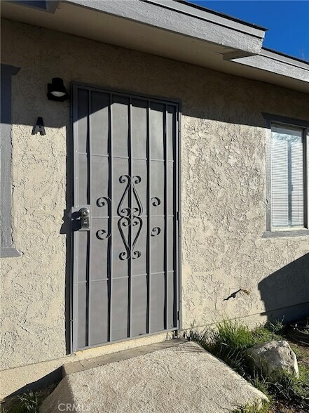 16601 Willow St in Hesperia, CA - Building Photo