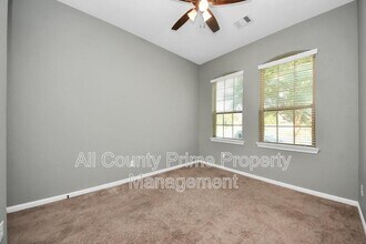 2402 Village Lakes Dr in Katy, TX - Building Photo - Building Photo