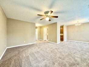 1 Meadowood Glen Way in Greensboro, NC - Building Photo - Building Photo