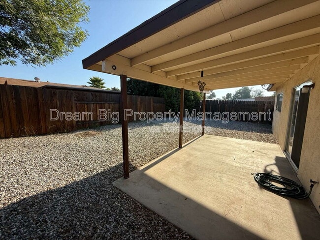 2328 W Oakland Ave in Hemet, CA - Building Photo - Building Photo