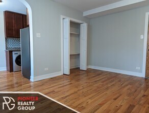 560 W Arlington, Unit 304 in Chicago, IL - Building Photo - Building Photo