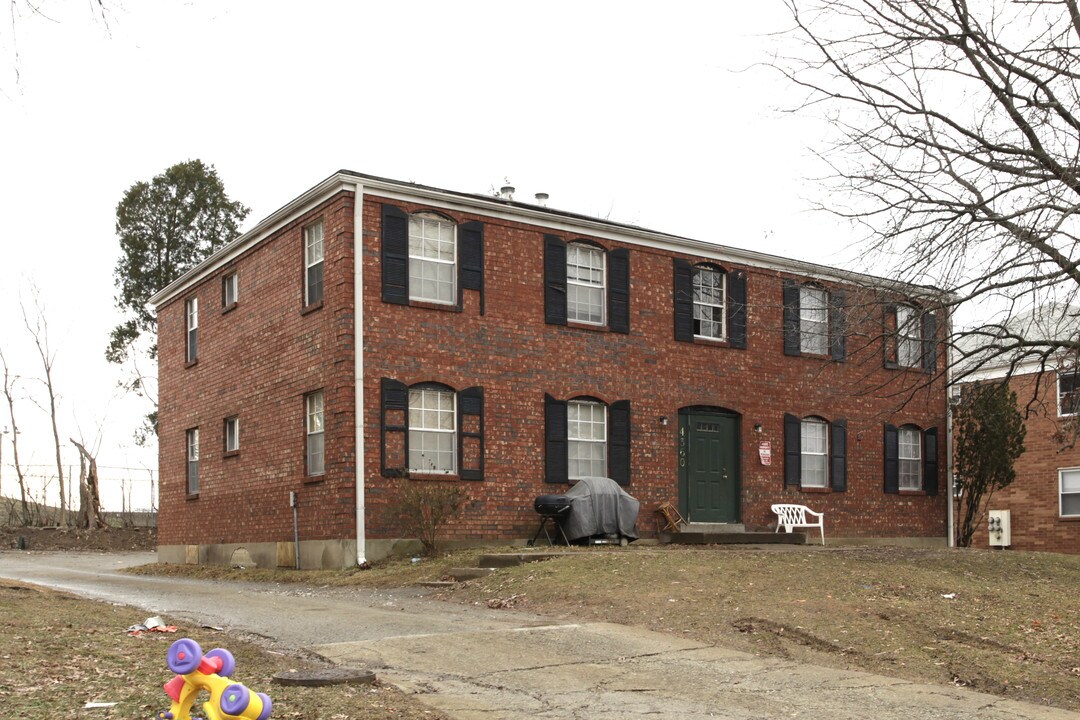 4360 Newport Rd in Louisville, KY - Foto de edificio