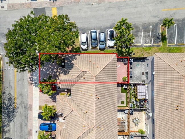 9371 SW 221st St in Cutler Bay, FL - Foto de edificio - Building Photo